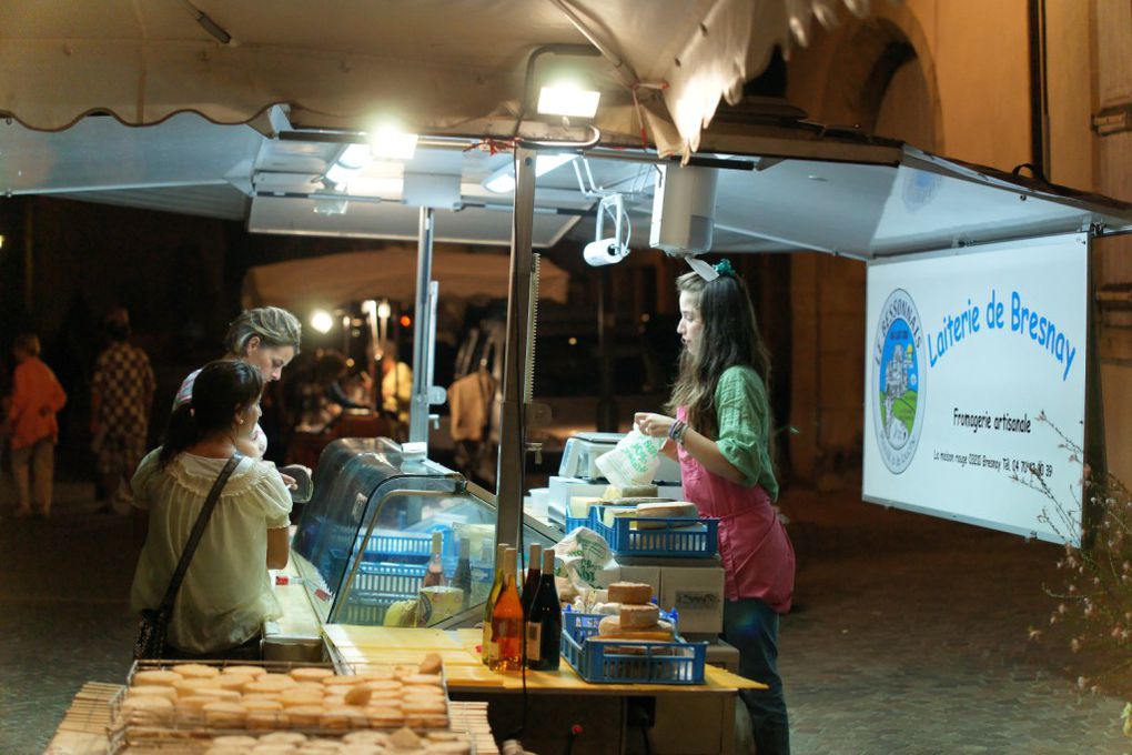 L'association des Commerçants et Artisans organise chaque année un marché nocturne animé, dans le cadre de la fête d'Aigueperse. Flâner, regarder, admirer, essayer, acheter, écouter, discuter, goûter... C'est toujours trop court !