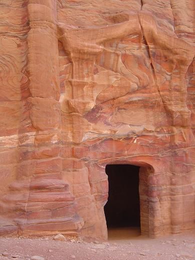 Voici quelques photos des sites que j'ai visité avec Cécile lors de mon séjour chez elle en avril 2004. Les photos de Dana ne sont pas de moi puisque je n'y suis pas allée. Karim et Cécile ont visité ce village quelques jours après mon retour