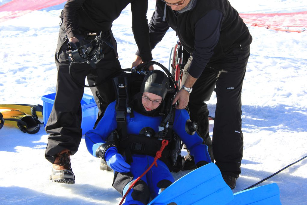 1 er HANDI-CHALLENGE d'HANDIBULLE.
2011 Sous la glace du lac de Tignes.
CRÉDIT PHOTOS Sous Marine :
© www.auborddelaterre.com    
Auteur : Jérôme OLLIVRY