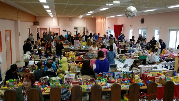 Marché artisanal de Noël / Bourse aux jouets