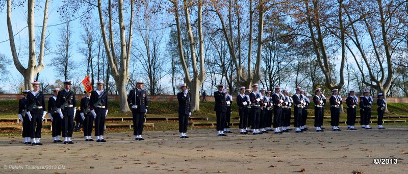 Le Capitaine de Frégate De Lapasse Commandant Marine Bordeaux effectue la "Remise du Fanion"