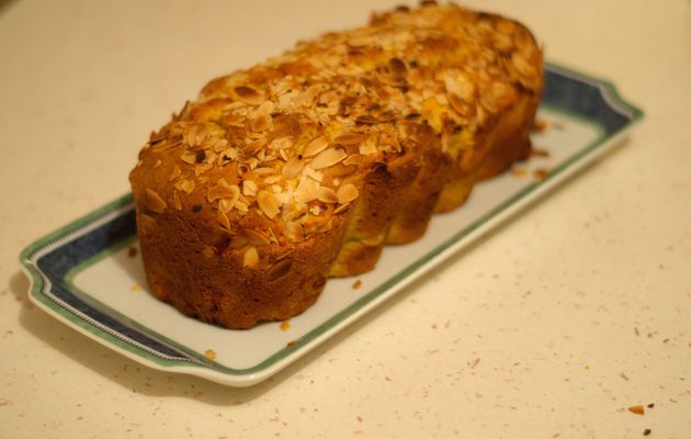 Cake aux pommes et à l'extrait d'amande amére