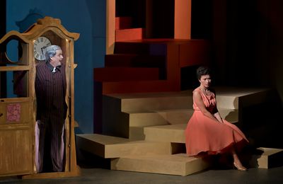 L’amour en montant l’escalier ou n'oubliez pas d'être à l'heure – Pulcinella & L’Heure espagnole à l’Opéra-Comique