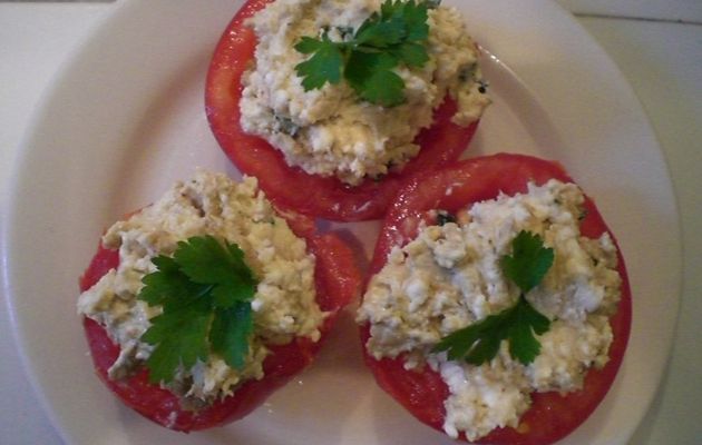 Tomates farcies au chèvre frais