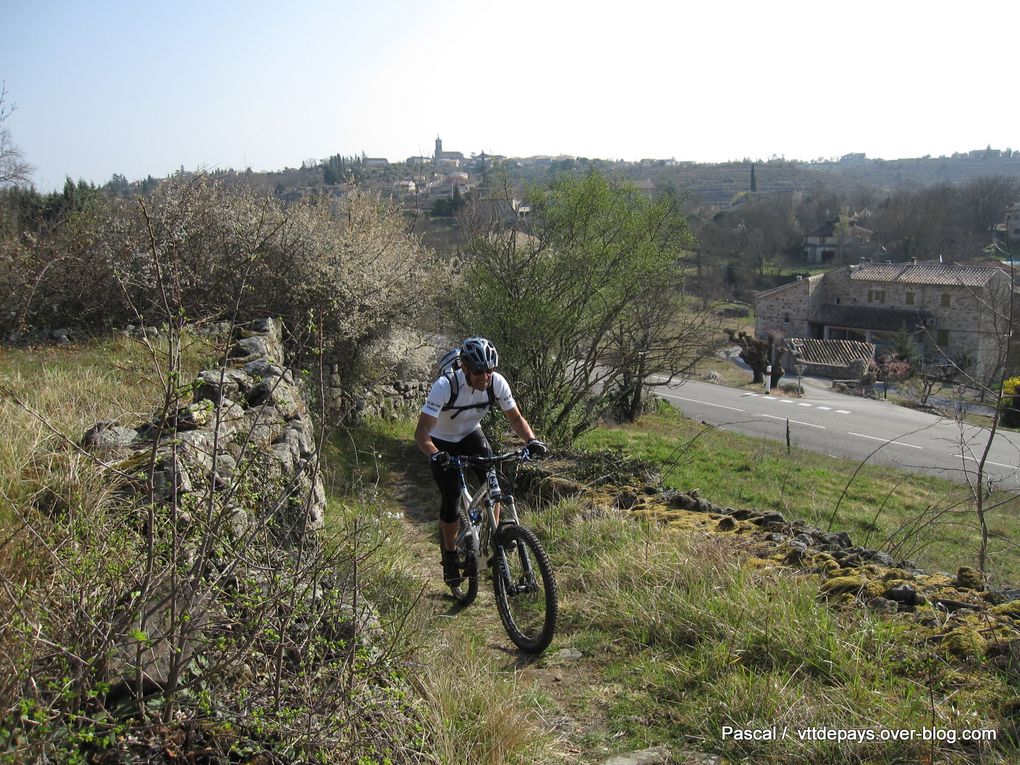 Album - Des-Assions-a-ST-Genest-en-boucle