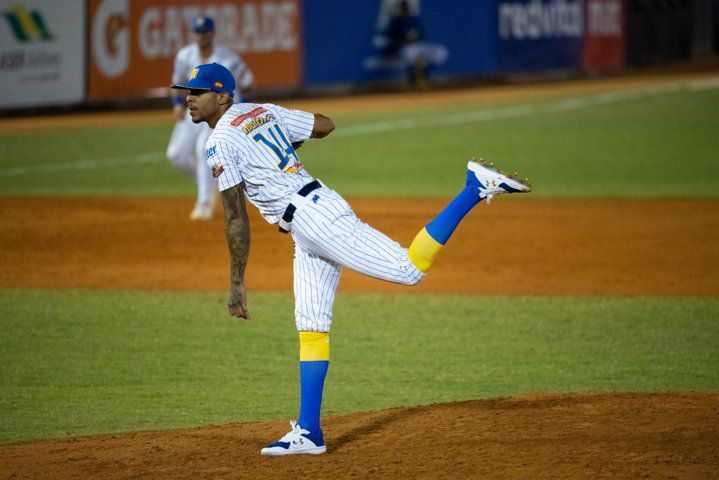 Magallanes sufrió poderío ofensivo de Caribes para mantener la mala racha en la décima semana