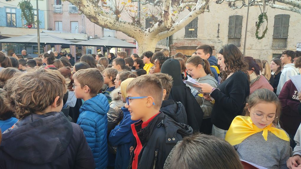 Els alumnes que aprenen català a Prada homenatgen Pompeu Fabra amb danses i cançons!