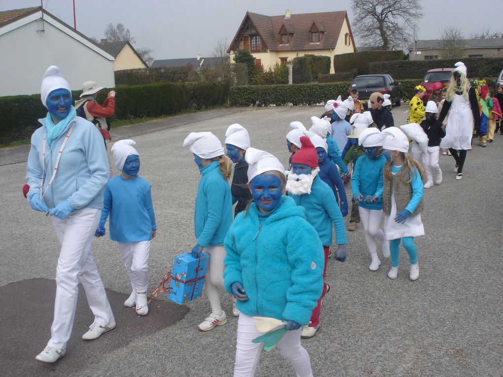 Jeudi 5 avril, les enfants se sont retrouvés à Baupte pour défiler dans les rues.