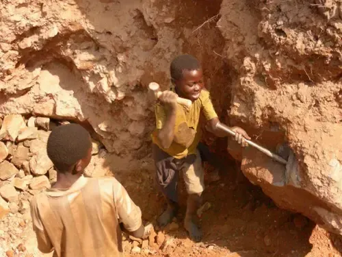 «Mettons de l’ordre chez nous»: des voix s'élèvent pour une meilleure gestion des mines en Afrique