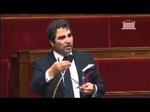 Quand les députés socialistes sont pris en flagrant délit de tricherie.Admirez au passage le sourire amusé de "l'abruti" de Bartolone!