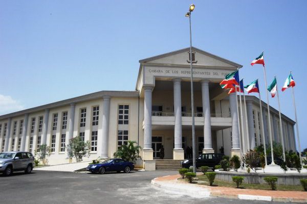 Guinée Equatoriale: intense ballet diplomatique au Palais du Peuple de Malabo