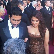 C'est tapis rouge pour Aishwarya Rai & Abhishek Bachchan (Oscars 2011)