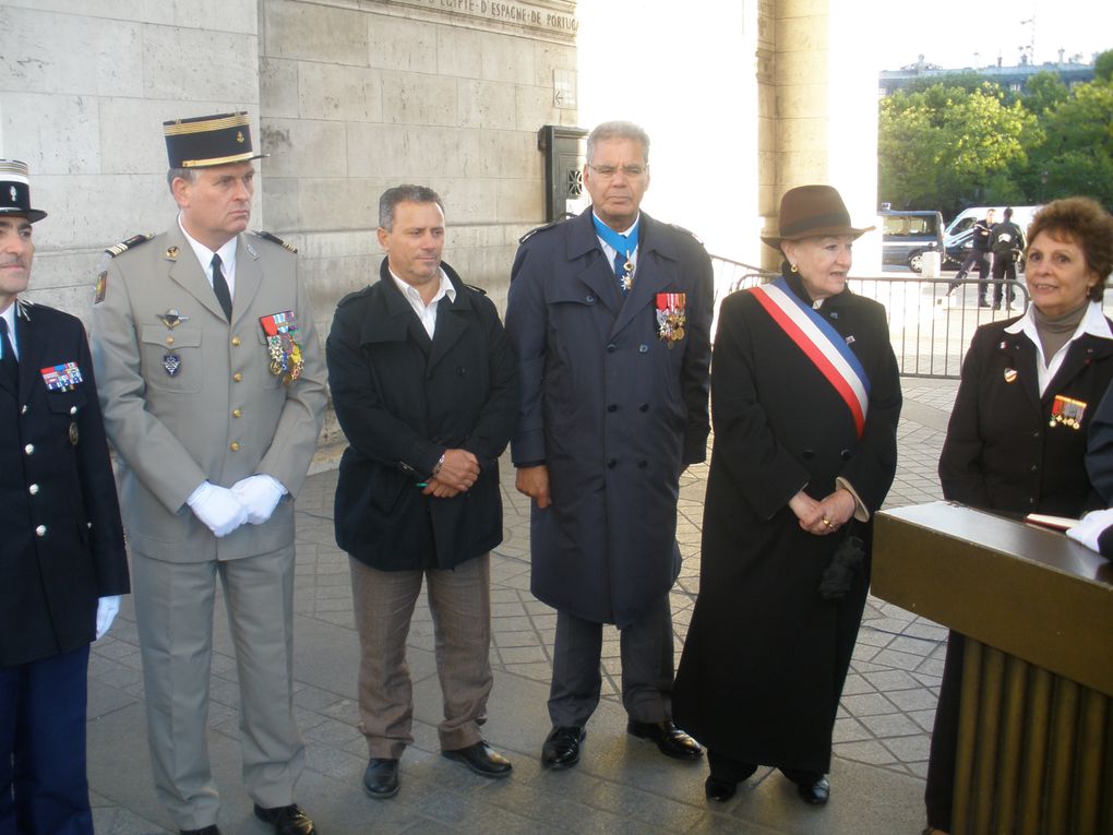 Dépôt d'une gerbe à l'Arc de Triomphe le 25 septembre 2010 à 18h.