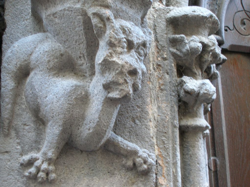 Une visite dans le chef-lieu de l'Auvergne...
C'est tout petit, mais intéressant en particulier la cathédrale...
Localisation : Puy-de-Dôme