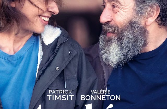 Dans les salles dès ce 28 février, la comédie sociale Tombés du camion, avec Patrick Timsit et Valérie Bonneton.