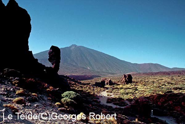 Le Teïde (3718m) sur l'ïle de Ténérife aux Canaries est le plus haut sommet d'Espagne. Son ascension offre un point de vue sur des paysages époustouflants.. A vos baskets !