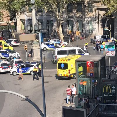 TERRORISME ISLAMIQUE - Attentat à la camionette sur les Ramblas de BARCELONE... Bilan provisoire : 13 morts et 64 blessés...