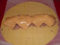 Tresse feuilletée au thon et au fromage
