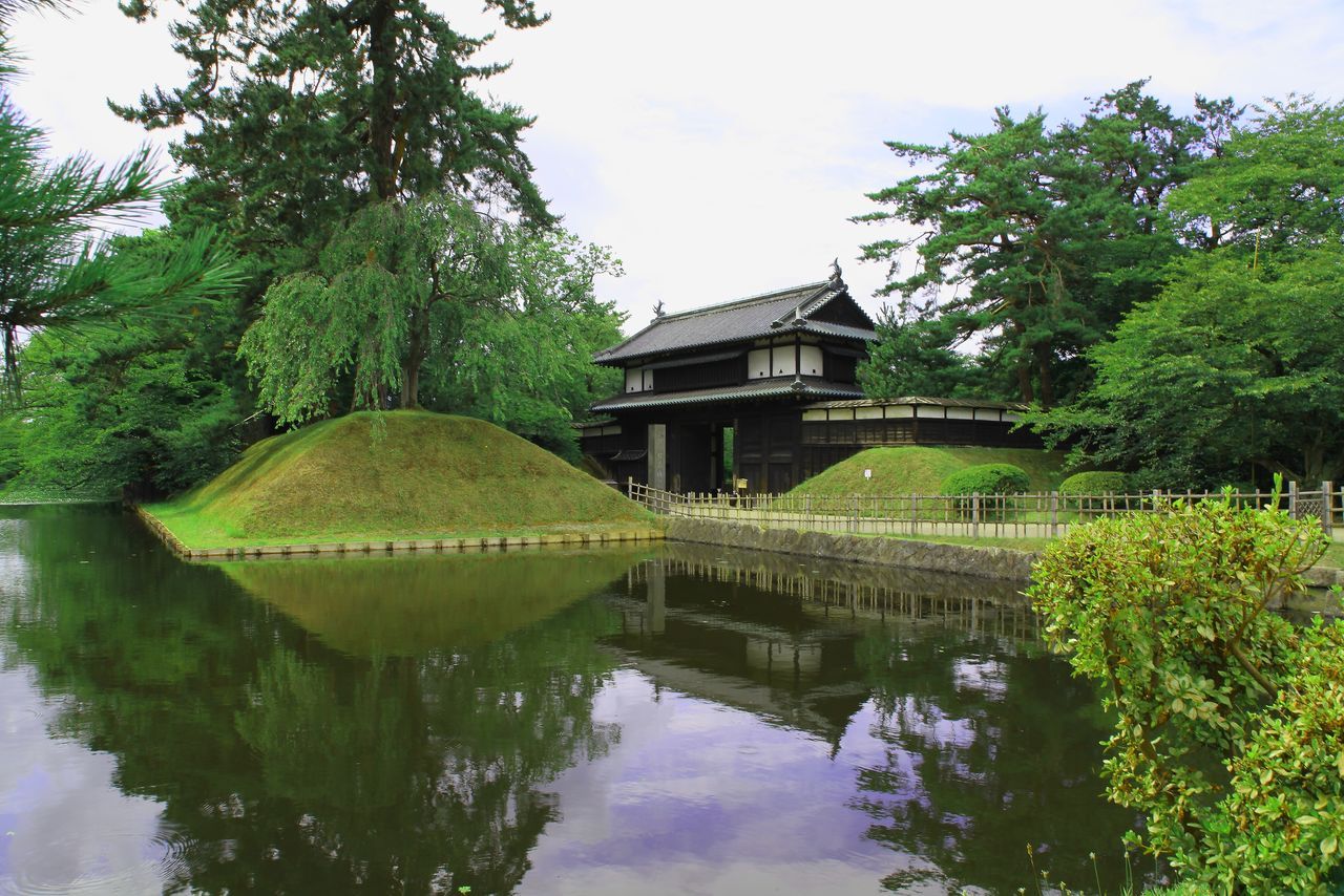  Le dorui encore visible aujourd’hui dans l’enceinte sannomaru du château de Hirosaki, dans la préfecture d’Aomori © Pixta via Nippon.com