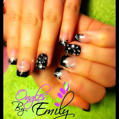 French Noir et Ongle Bijou Strass