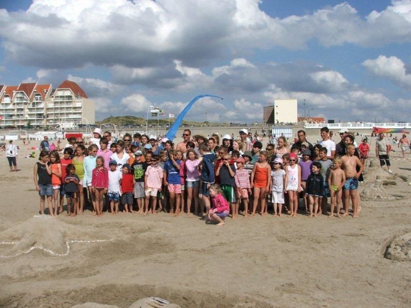 le 23 juillet 2010, la tradition du concours de châteaux de sable a été reprise sur la plage à Stella...