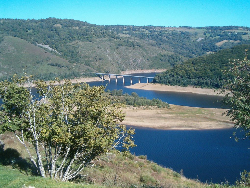 Quelques jours en Auvergne, nous ont permis de découvrir des paysages superbes, variés, inattendus. En voici quelques uns.