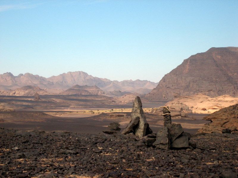 Voyage d'étude géobiologique dans le désert de l'Akakus en Décembre 2006 (pas chaud la nuit >-5°C et 30°C à midi)
aussi voyage à l'intérieur de soi...
énergies intéressantes....