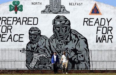 PEACE WALLS AND MURALS IN BELFAST 