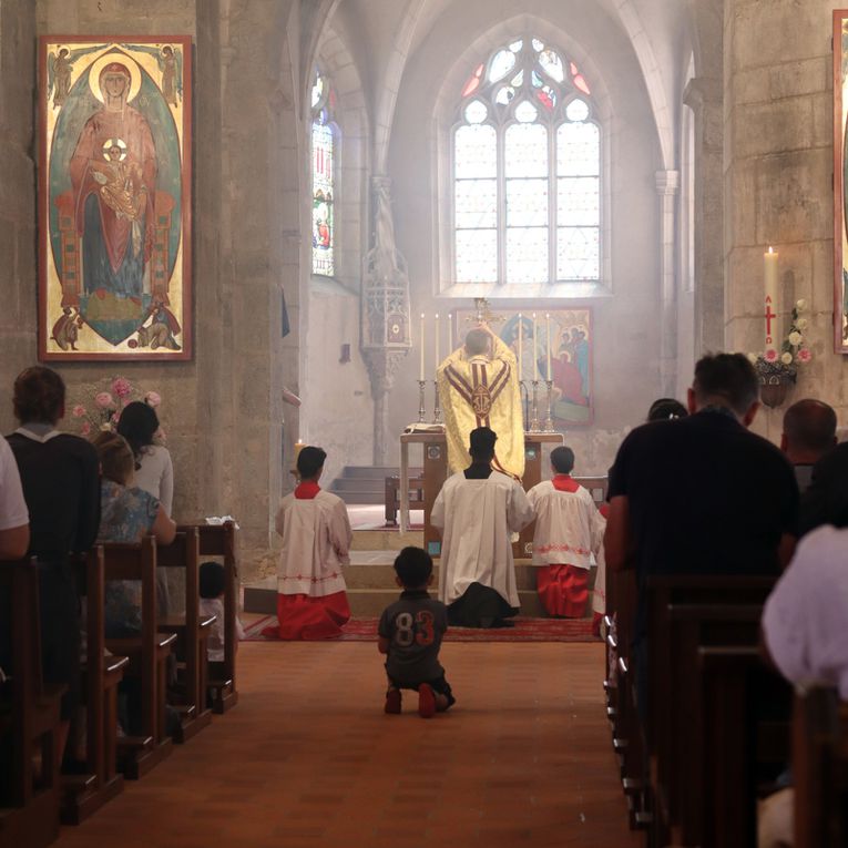 Messe Solennelle du Saint Sacrement. Première communion de David.