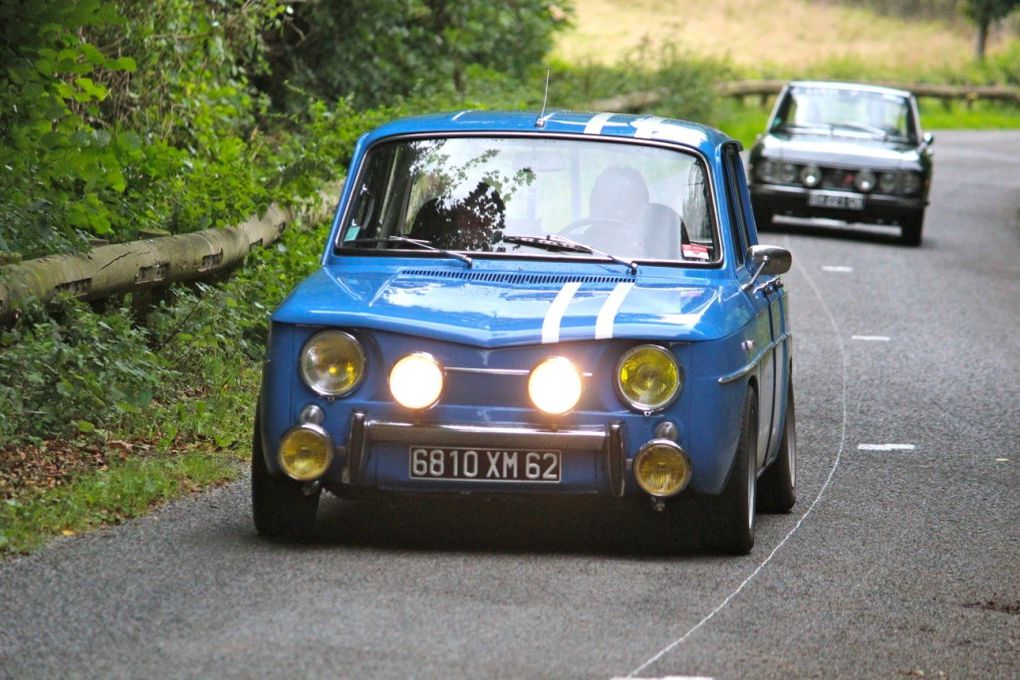 rallye cartoraphique artois lys 2012
la grange au damier st venant anciennes mg porsche alpine ferrari r8 simca alfa caterham lotus