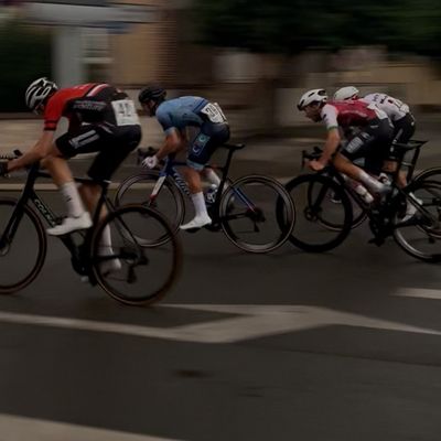 Un sprint serré et deux vainqueurs au critérium de Lucé avec une course réduite au vu des conditions météorologiques