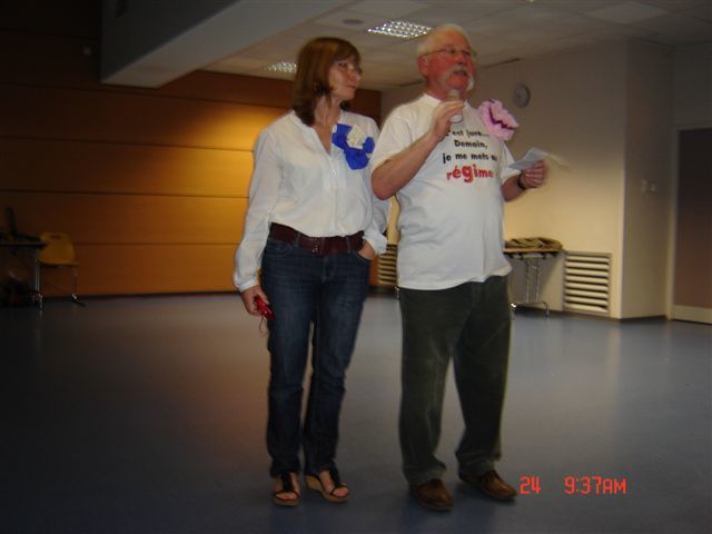 Lors de cette soirée un concours de dance a eu lieu et nous devions arborer une fleur à la boutonnière.