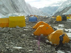 Le camp 2 : installations confortables à 6400 m 