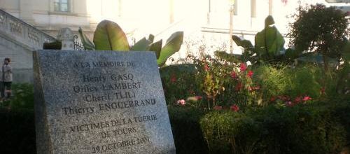 Hommage aux victimes de la tuerie de Tours de 2001