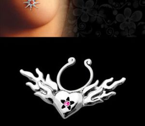 [NEW] Faux piercing de téton coeur tribal ailé avec strass rose