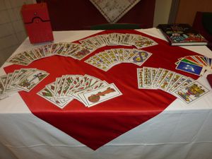 Le jeu de tarot brodé.