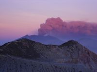 Lever de soleil sur le cratère du Kawah Ijen, Java, 2015