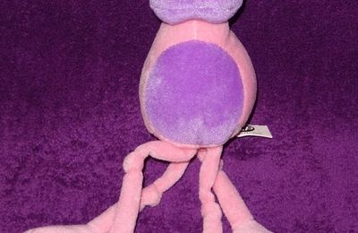 Doudou chat cp international, rose violet, grelot, doudoupeluche.fr