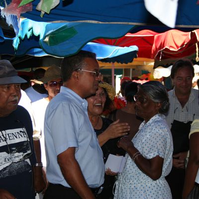 Visite de Cyrille Melchior au marché de St Paul.