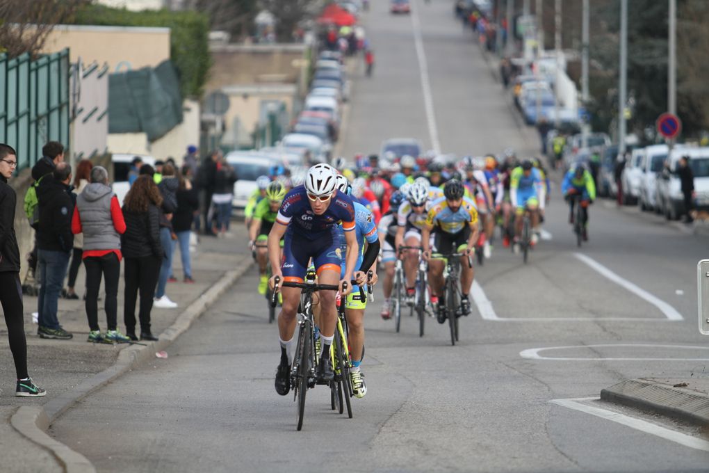 Trois cent sept coureurs ont participé au GPO de l'Amicale Cycliste du Moulin à Vent