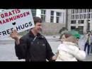 FREE HUGS ♥ Kostenlose Umarmungen ♥