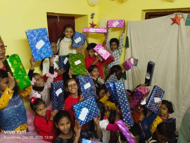Diaporama : Fête pour Noël au soutien scolaire de Bonoshree