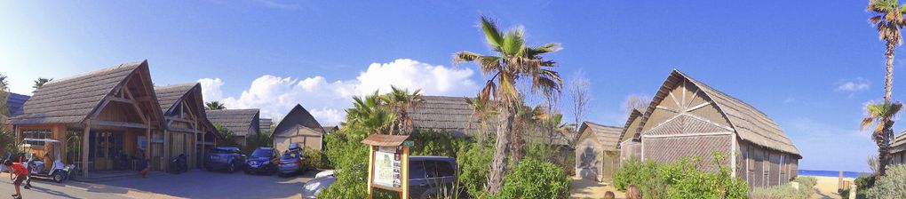 Voyage fabuleux et surnaturel dans la République du Kon Tiki... Village polynésien à 3km de St Tropez.
De notre hutte plantée sur la plage, à l'ombre des palmiers, nous avons vécu ces vacances de Pâques 2012 comme un rêve éveillé.