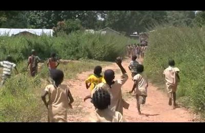 Ecole de brousse au Bénin :"ici on se débrouille"!