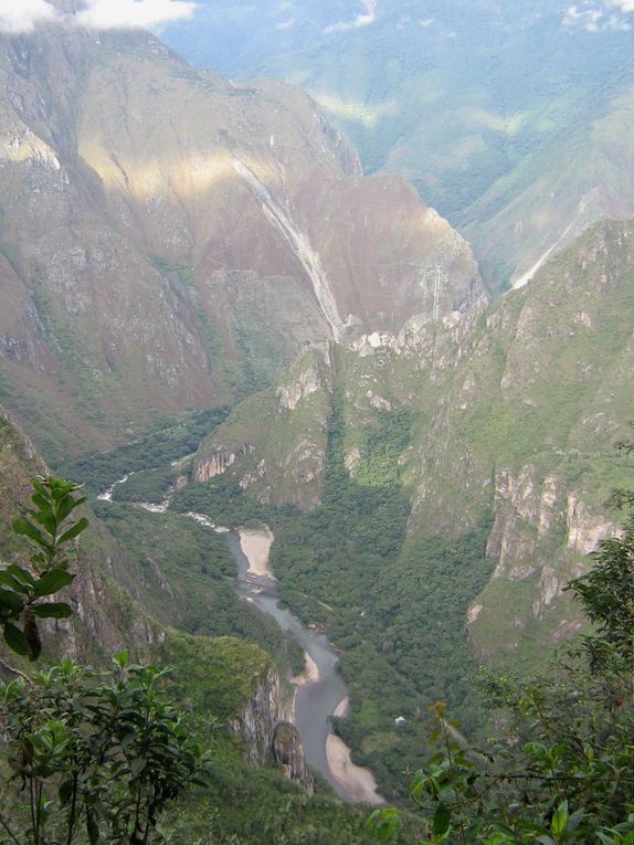 Lac Titicaca : îles Uros, île Taquille, île Amantani / Cusco / Chinchero / Machu Picchu / Pisac / Aguas calientes / Ollantaytambo / Arequipa / Colca / Nazca / Huacachina / Lima / Huaraz / Trujillo / Huanchaco