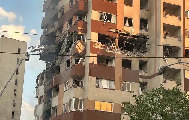 Israël attaque l'Iran et promet une opération militaire de grande envergure.