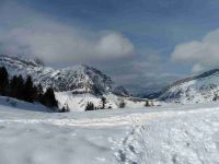 Sous la Croix Cartier. Au centre le col des Aravis.