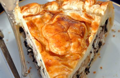 Tourte de lapin et filet de canard aux trompettes de la mort et girolles 