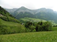 Le hameau de la Perrière et le village de Montmin.