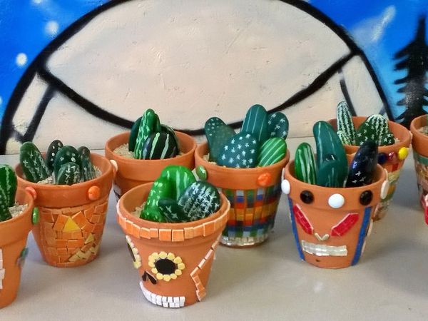 Fabrication d'un pot pour cactus(tous doux) en mosaïque pour fêter Halloween à la Mexicaine.